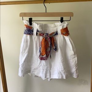 FLOWY WHITE PANTS WITH RIBBON LIKE BELT